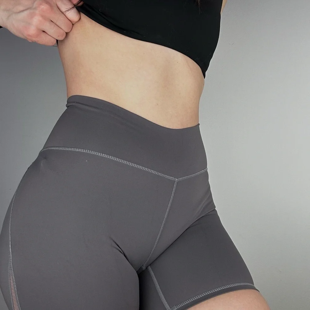 Gray lulu shorts - Picture 3 of 3